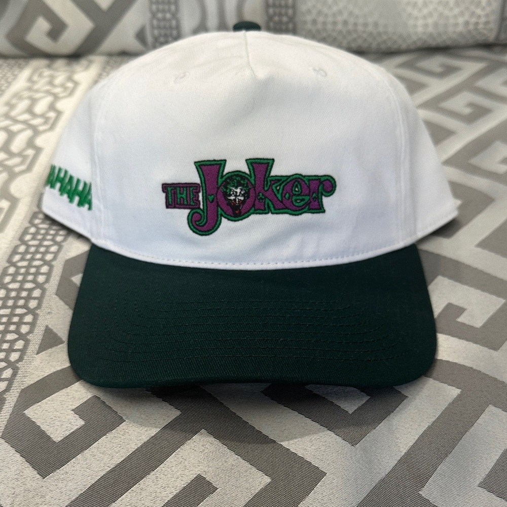 Kith x Batman “Joker” Snapback Hat – White/Forest Green – NWT/DS